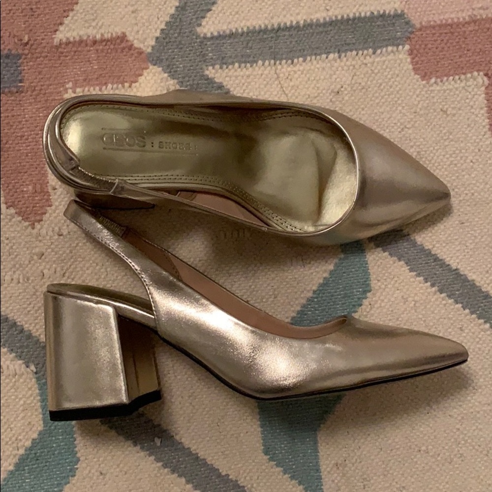 Gold sling back block heels. ✨